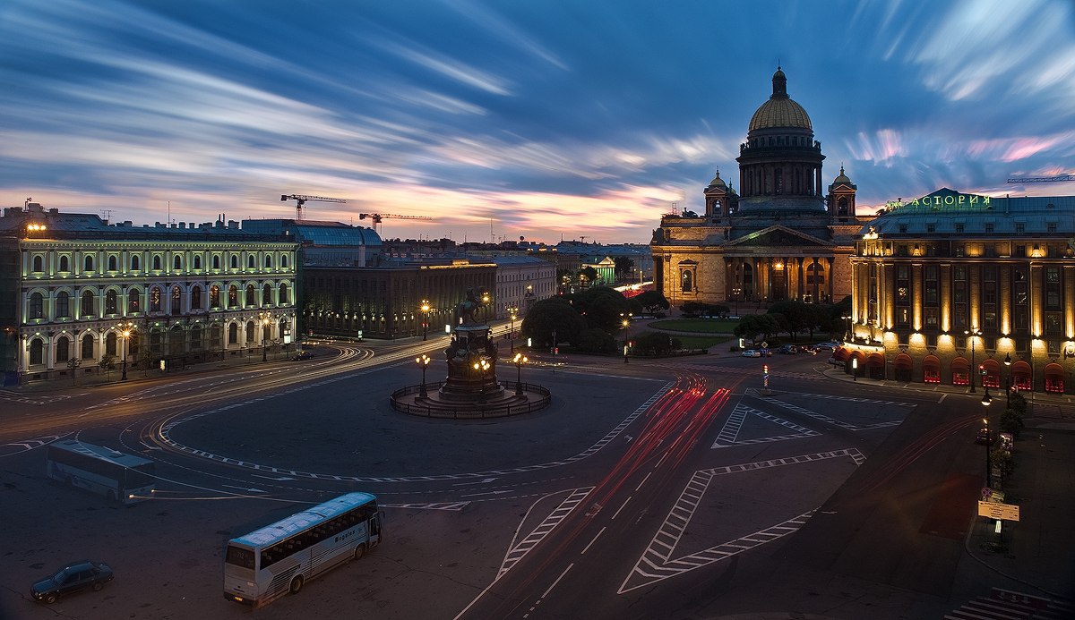 Дворцовая и Сенатская площадь в Санкт-Петербурге