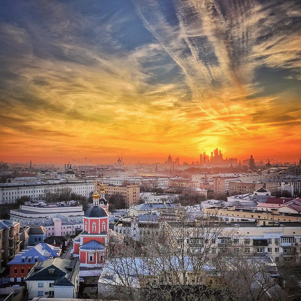 Утро в Москве