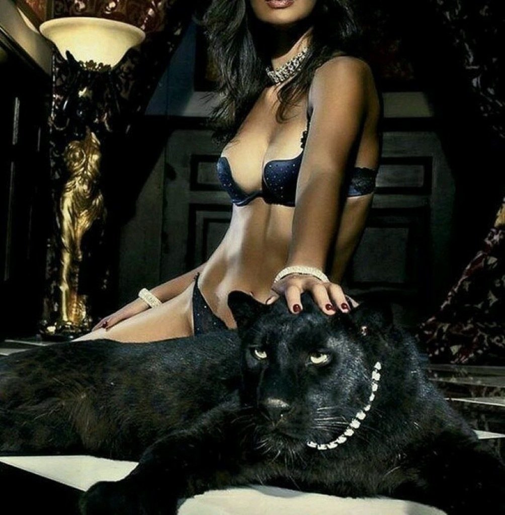 Валери - темнокожая пантера которая готова демонстрировать своё экзотическое тело 