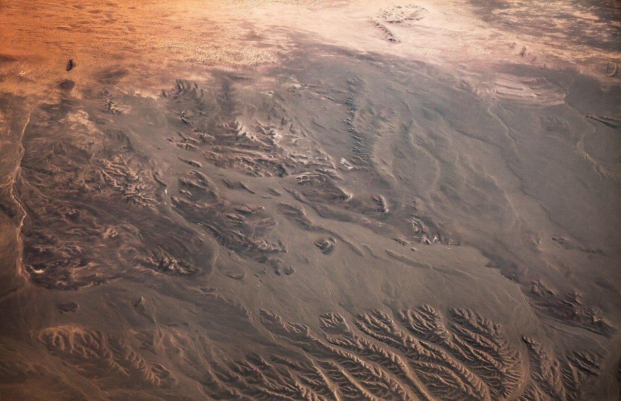 Вид пустыни из космоса