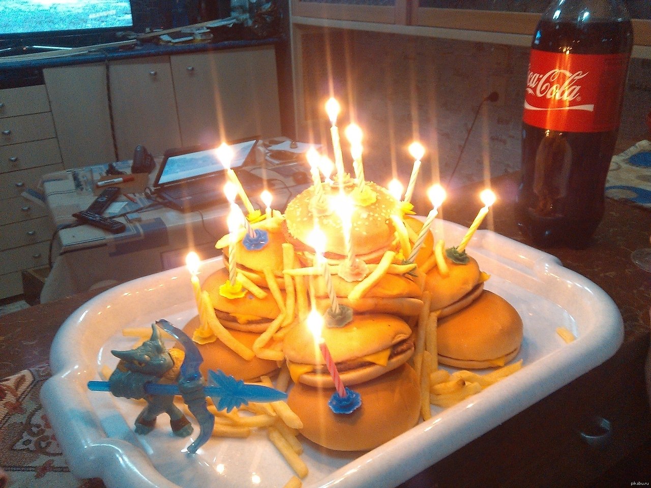 Торт из бургеров на день рождения