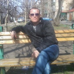 Андрей, 46 лет, Снежное
