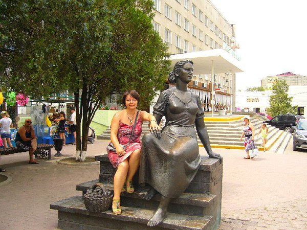 Памятник нонне мордюковой в ейске фото