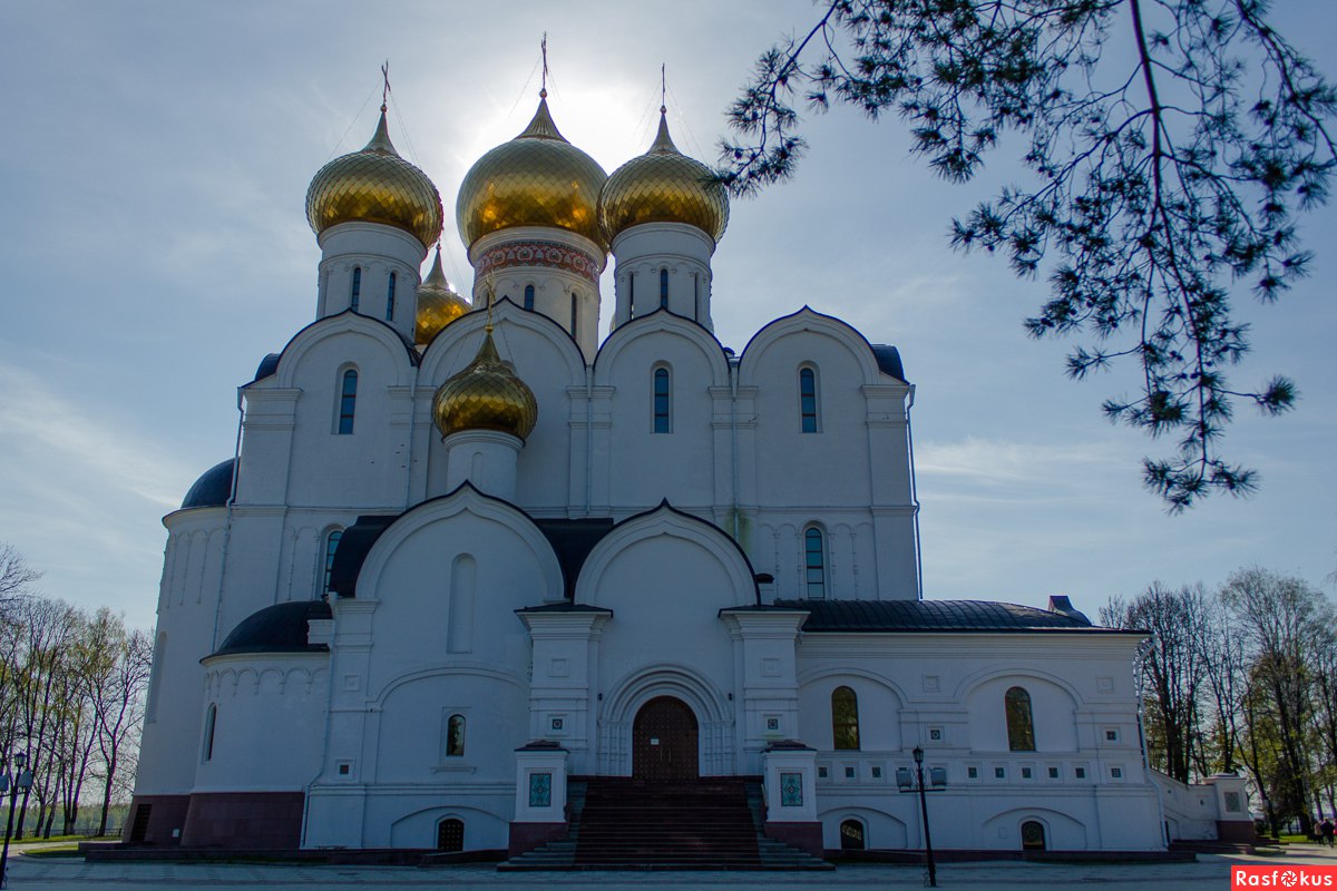 Успенский собор ярославль фото внутри