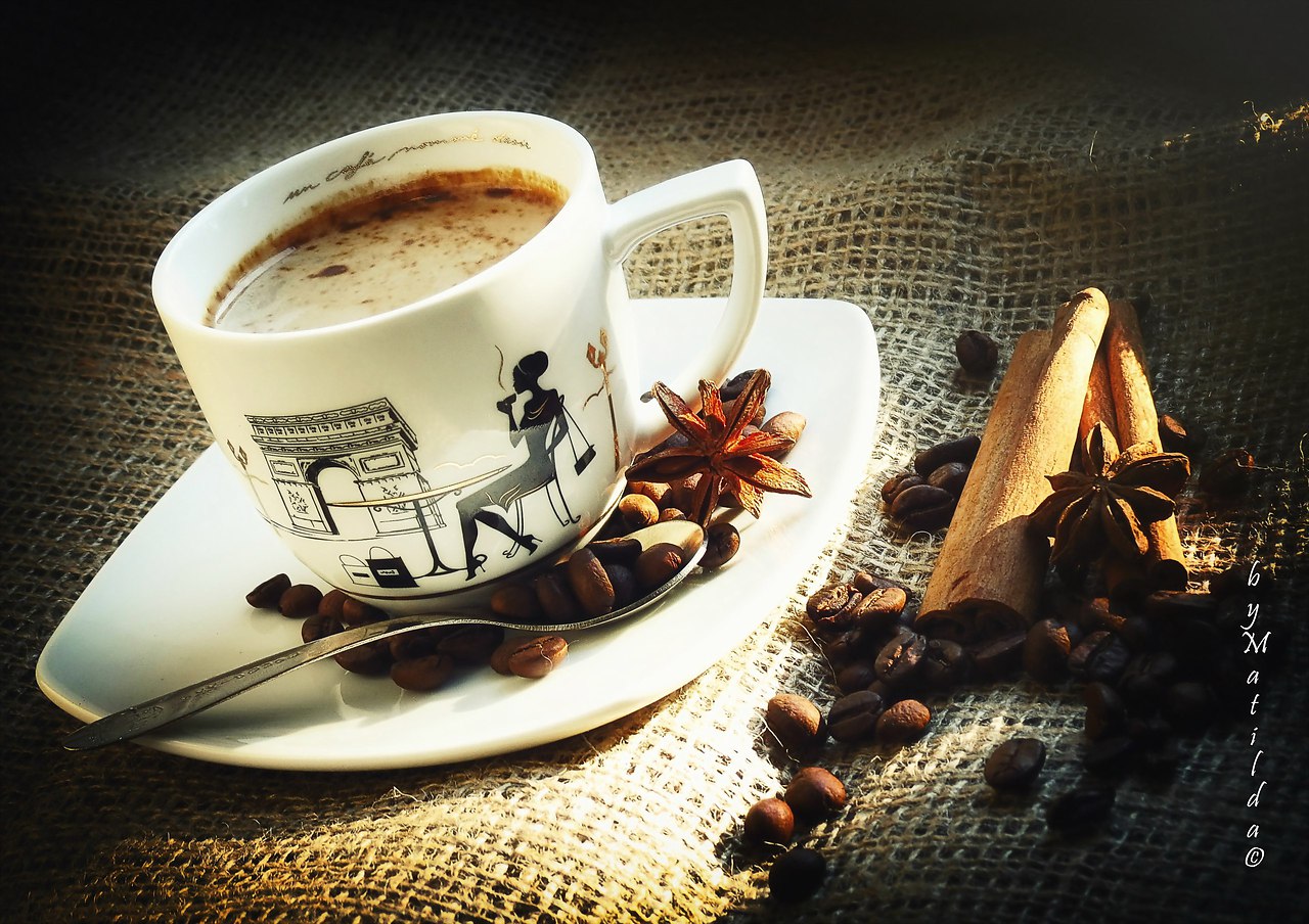 Чашка ароматного кофе с добрым утром
