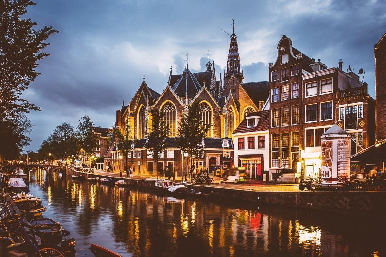 Амстердам зеленоградск. Королевство Нидерланды Амстердам. Нидерланды столица Амстердам. Амстердам Amsterdam Нидерланды. Нидерланды городок Петтен.