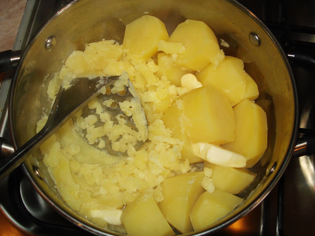 Варить картошку в горячей воде