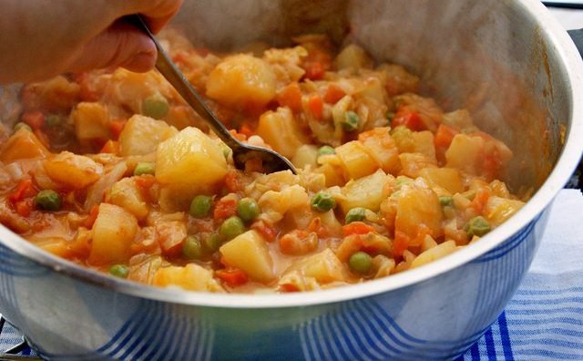 Рагу овощное с капустой и с картошкой и кабачками как в детском саду