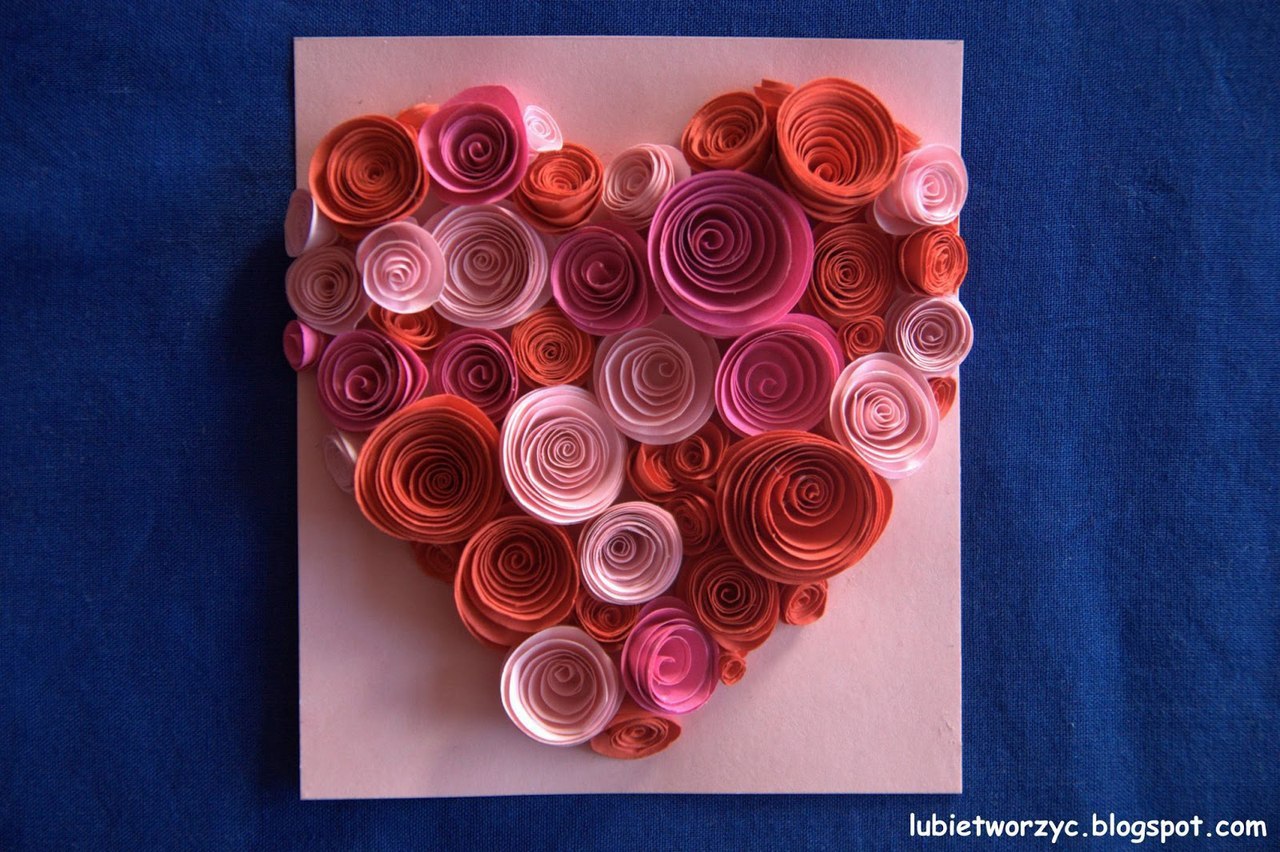 Сердце из бумажных роз