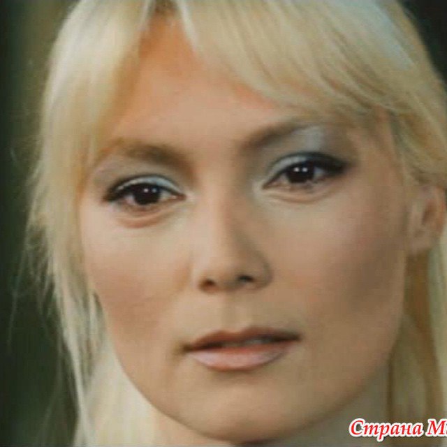 Загадочная красавица Лариса Белогурова: отражение ее черных глаз и алой страсти