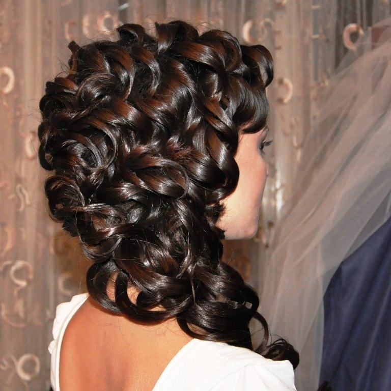 Как сделать свадебные прически на длинные волосы с плетением