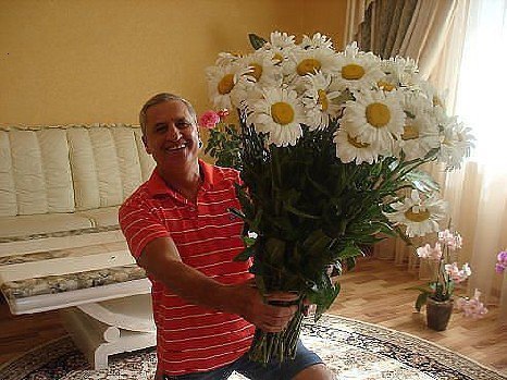 А РОЗЫ - ПУСТЬ ОТДОХНУТ . Кто любит ромашки ставим класс.