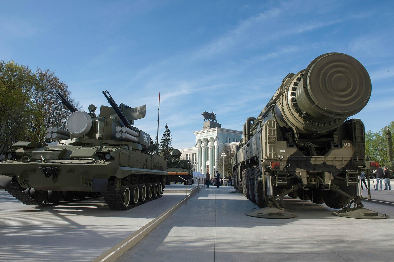 Парки военной техники в москве. Выставка военной техники.