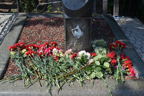 Памятник марьянову на кладбище фото