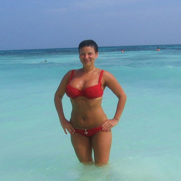 Елена степаненко в купальнике на пляже