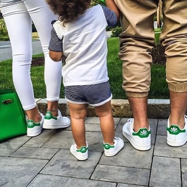 Семья в обуви
