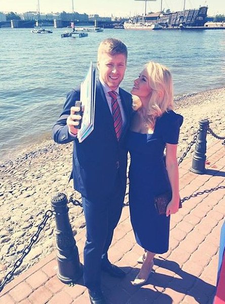 Бобровский с женой фото