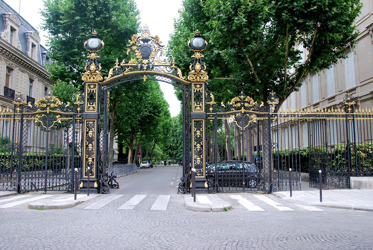 Парк Монсо в Париже