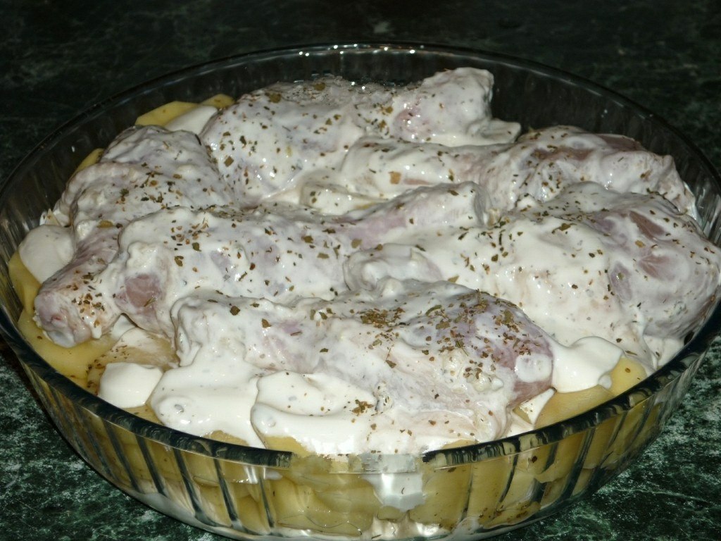 Картошка с мясом в духовке в стеклянной форме рецепт с фото