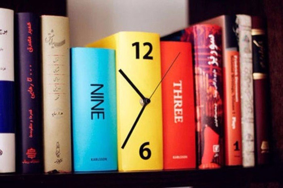 Часы с книгами