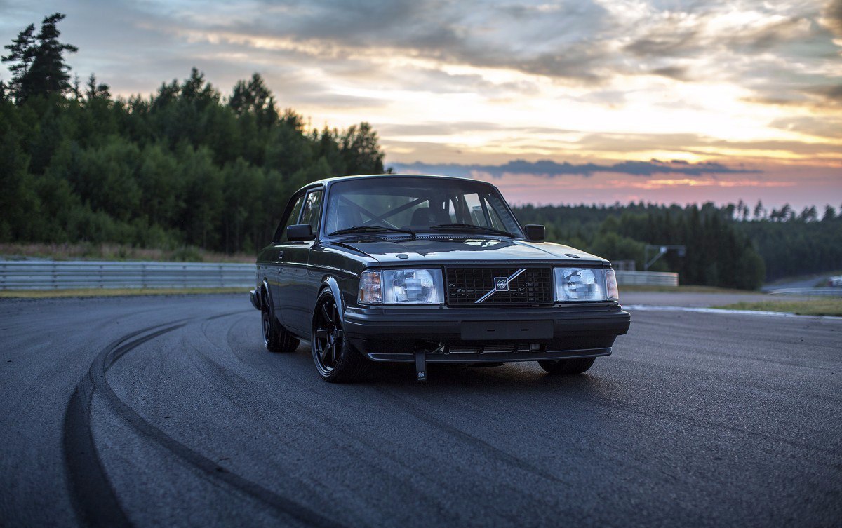 Volvo 240 4k