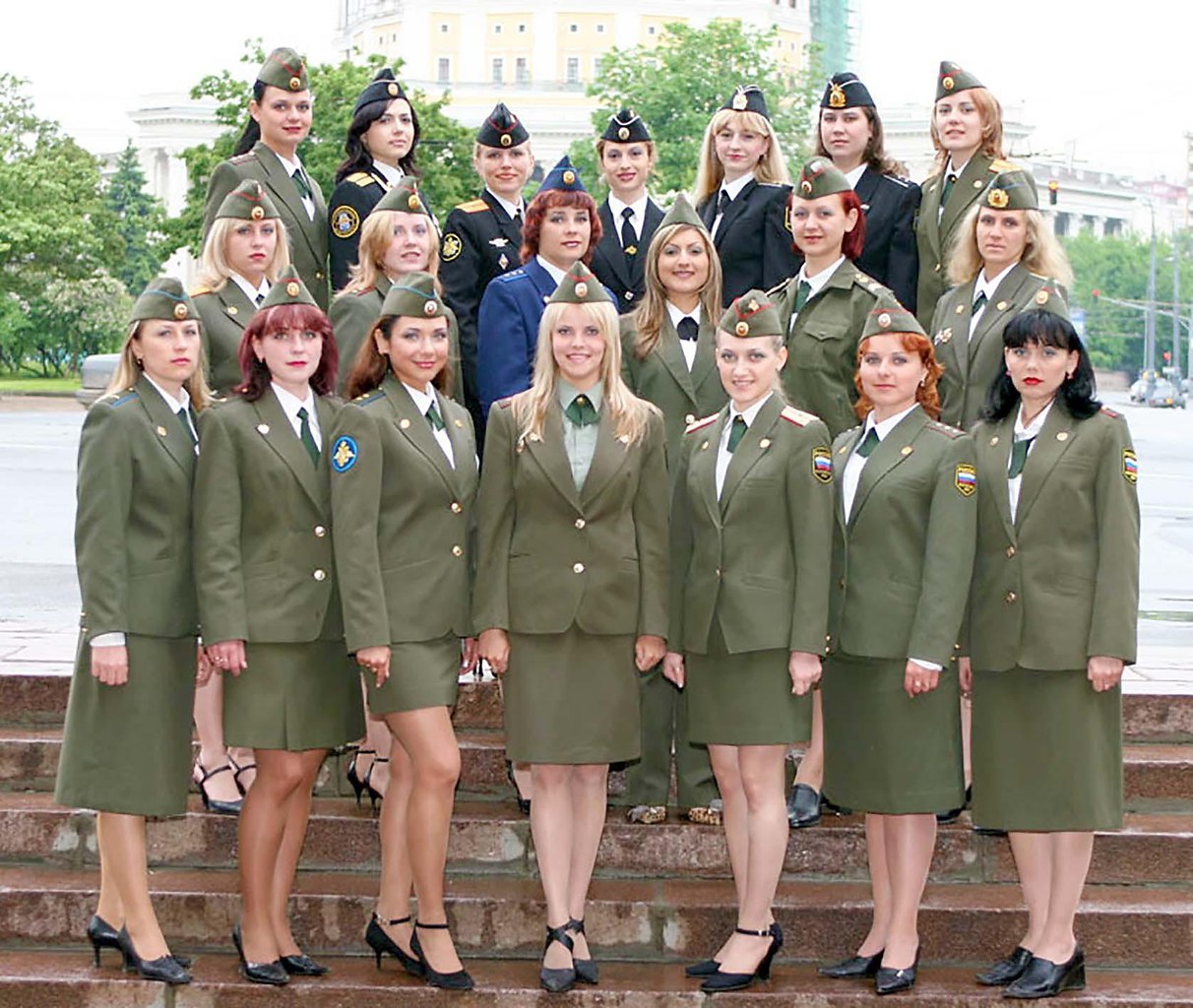 Военная форма комиссариата. Военная женская форма. Женщины в Российской армии. Женская форма в армии. Российская женская Военная форма.