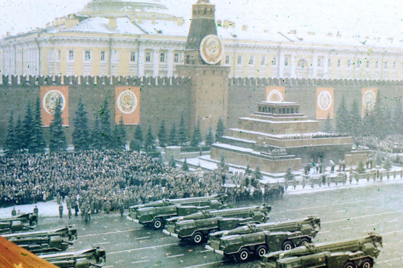 парад 7 ноября 1987 года на красной площади