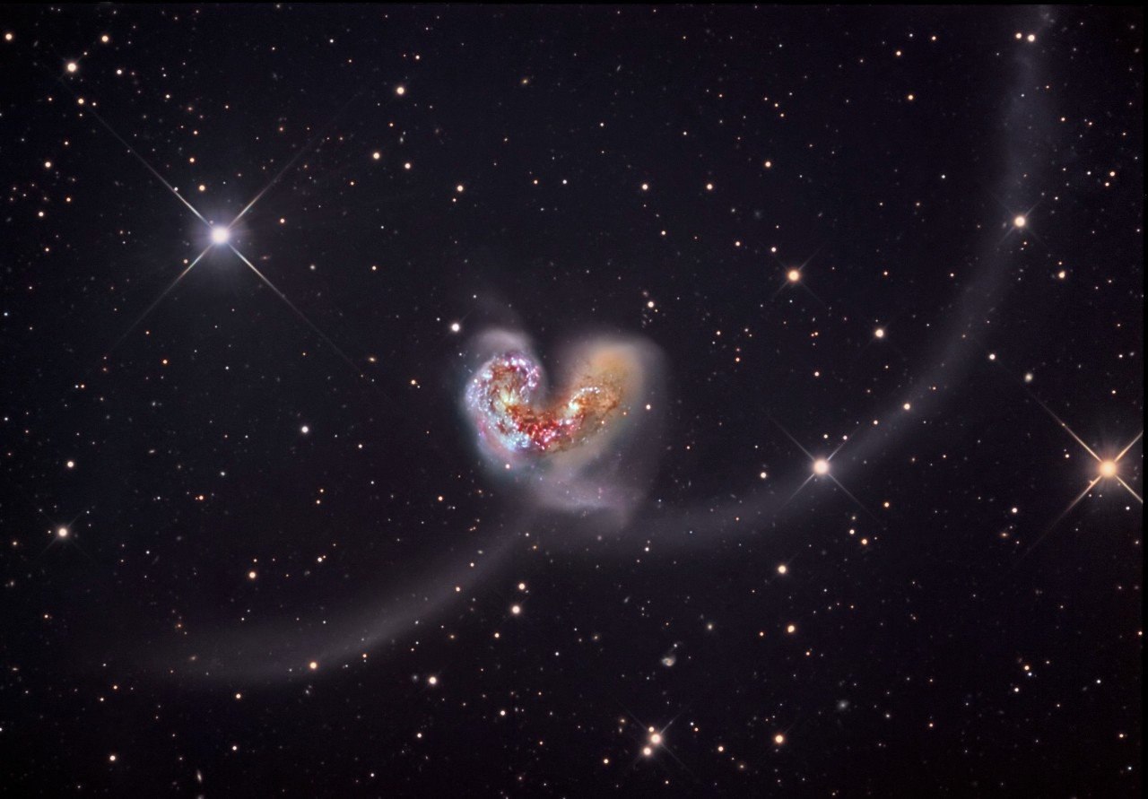 (NGC 4038 И NGC 4039) Галактика