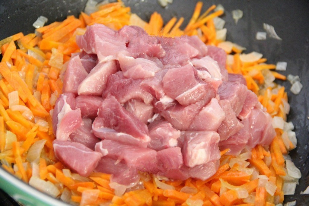 Рассыпчатый плов со свининой рецепт с фото на сковороде с фото