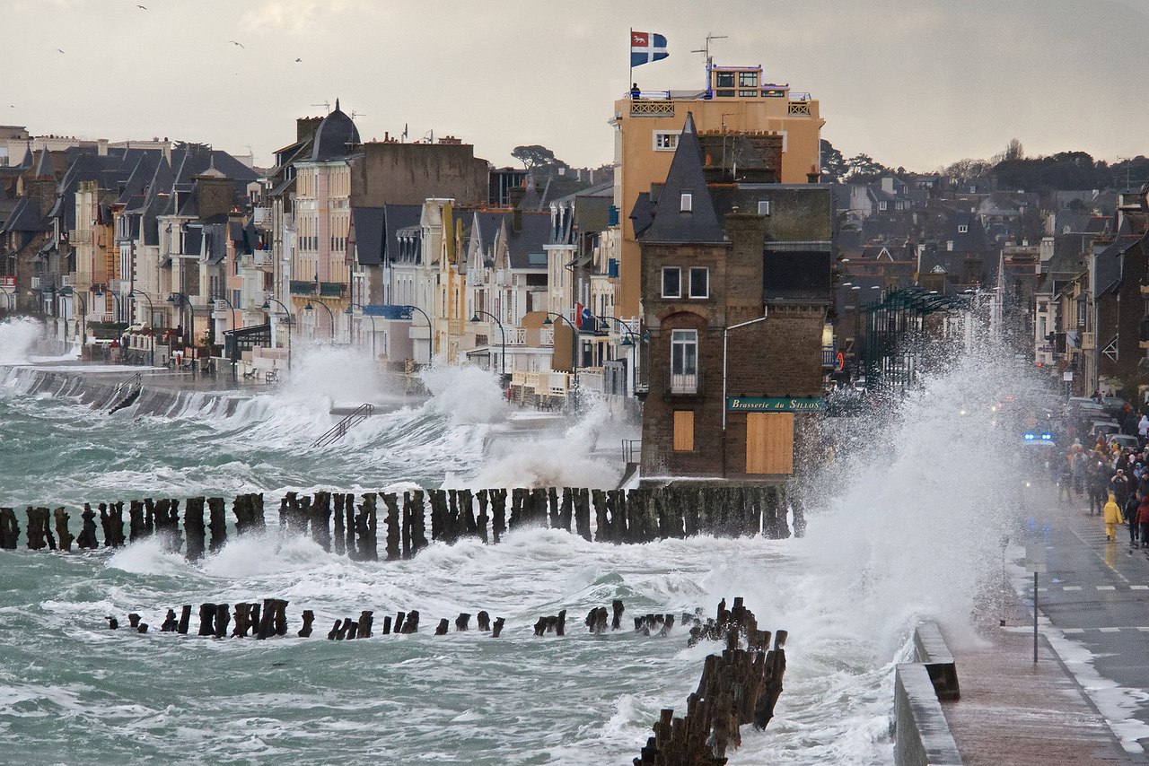 Saint malo Франция шторм. Сен мало Бретань Франция. Сен-мало Франция шторм. Сен-мало (крепость).