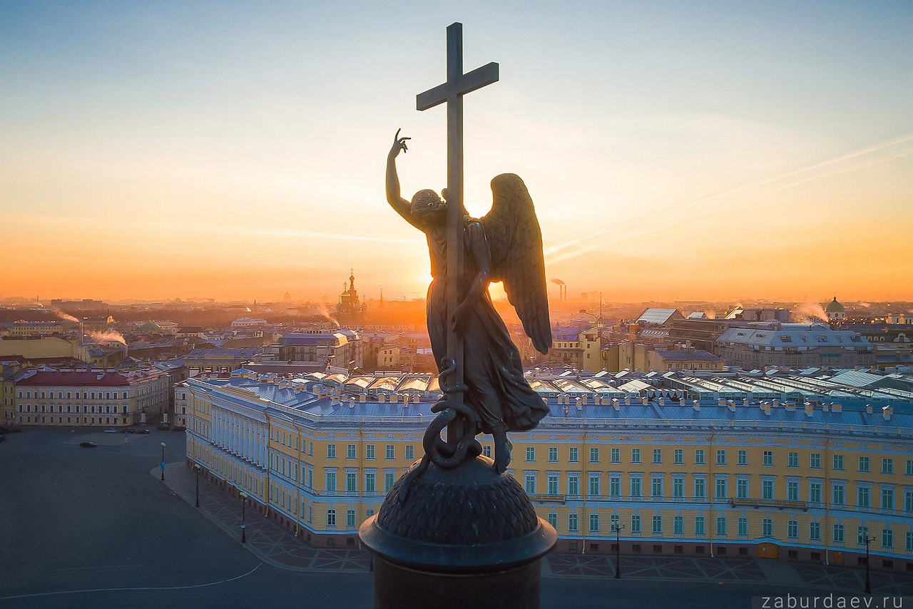 Александровская колонна в Санкт-Петербурге