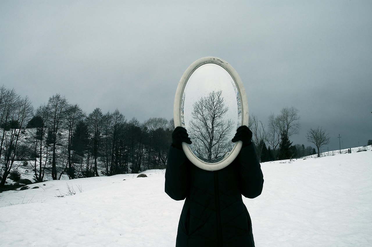 Зимняя фотосессия с зеркалом