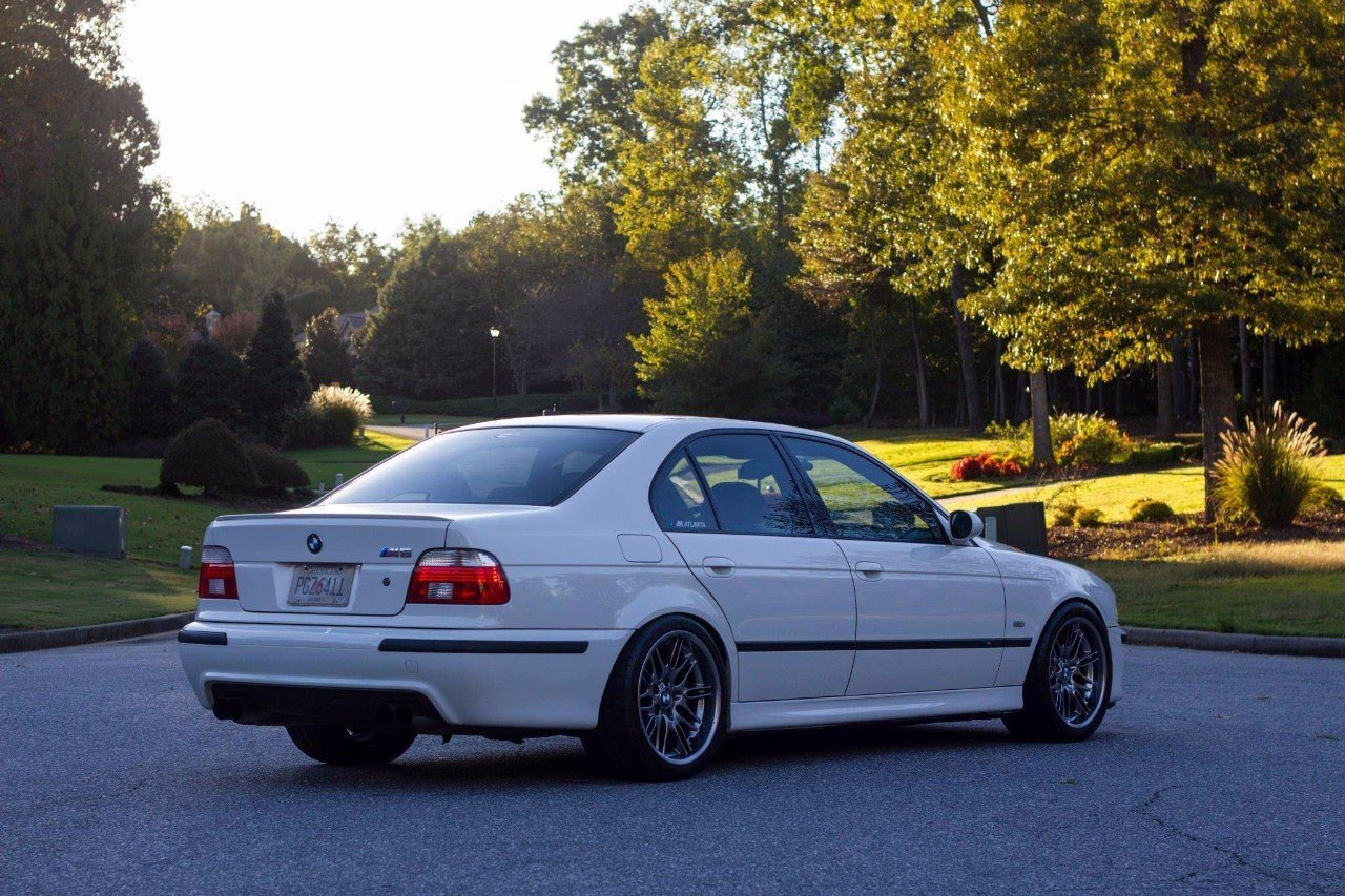 Бмв м5 е39. BMW m5 e39 White. BMW e39 белая. BMW m5 e39 белая.