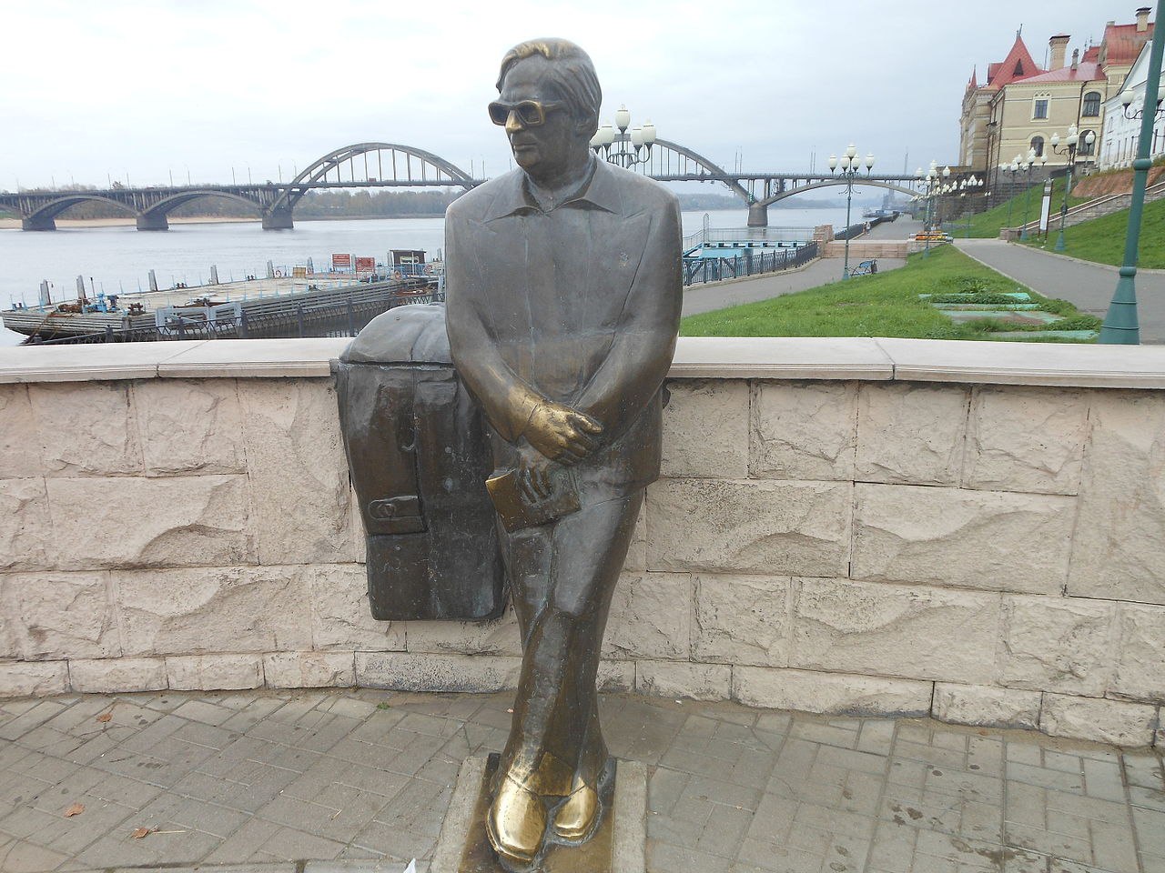 Рыбинск памятник на набережной