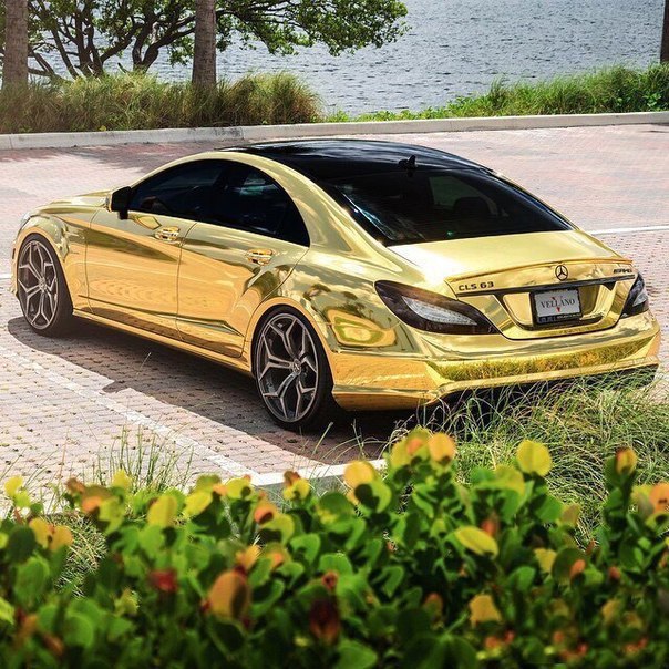 золотой мерседес cls 63 amg