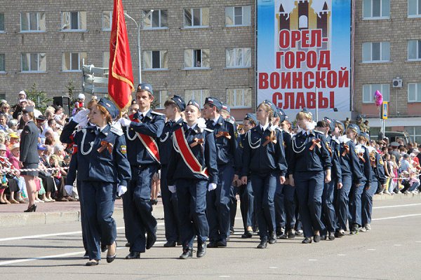 День победы город. День Победы Орел. Город Орел день Победы. 9 Мая в городе. Парад Победы 9 мая орёл.