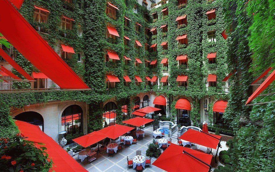 Отель plaza athenee париж