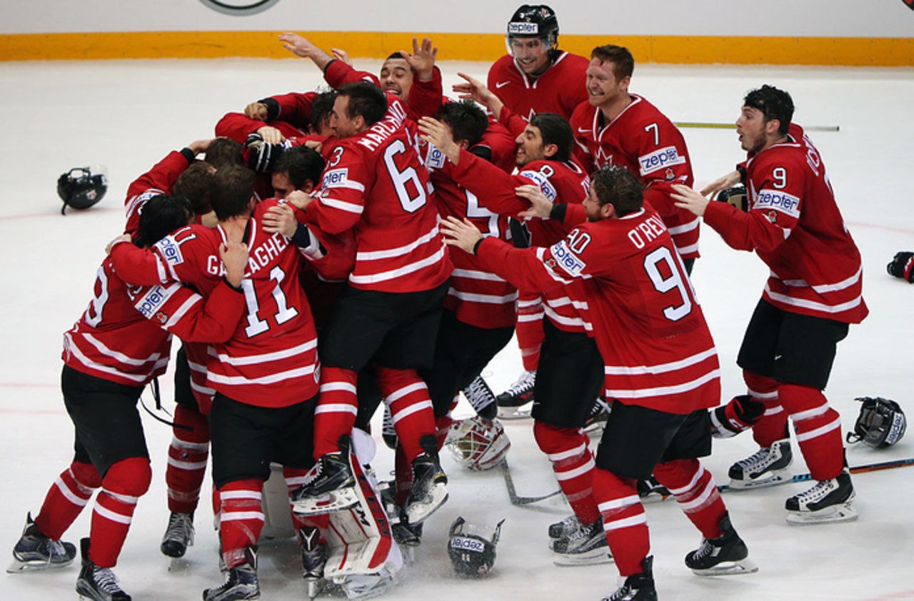 Результат хоккея канада. Хоккеисты сборная Канады. Хоккей Канада Канада. Сборная Канады по хоккею чемпион. Хоккеисты сборной Канады.