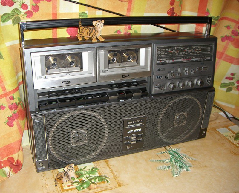 Магнитофон можно купить. Sharp gf 525. Магнитофон 80-х двухкассетный 80. Советские кассетные магнитофоны 80х. Sharp кассетный магнитофон 80.