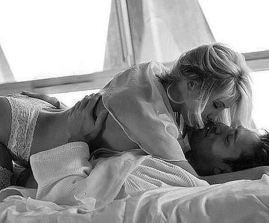 Целую страстно нежно. Утренний поцелуй. Утренние ласки. Нежный утренний поцелуй. Страстное утро.