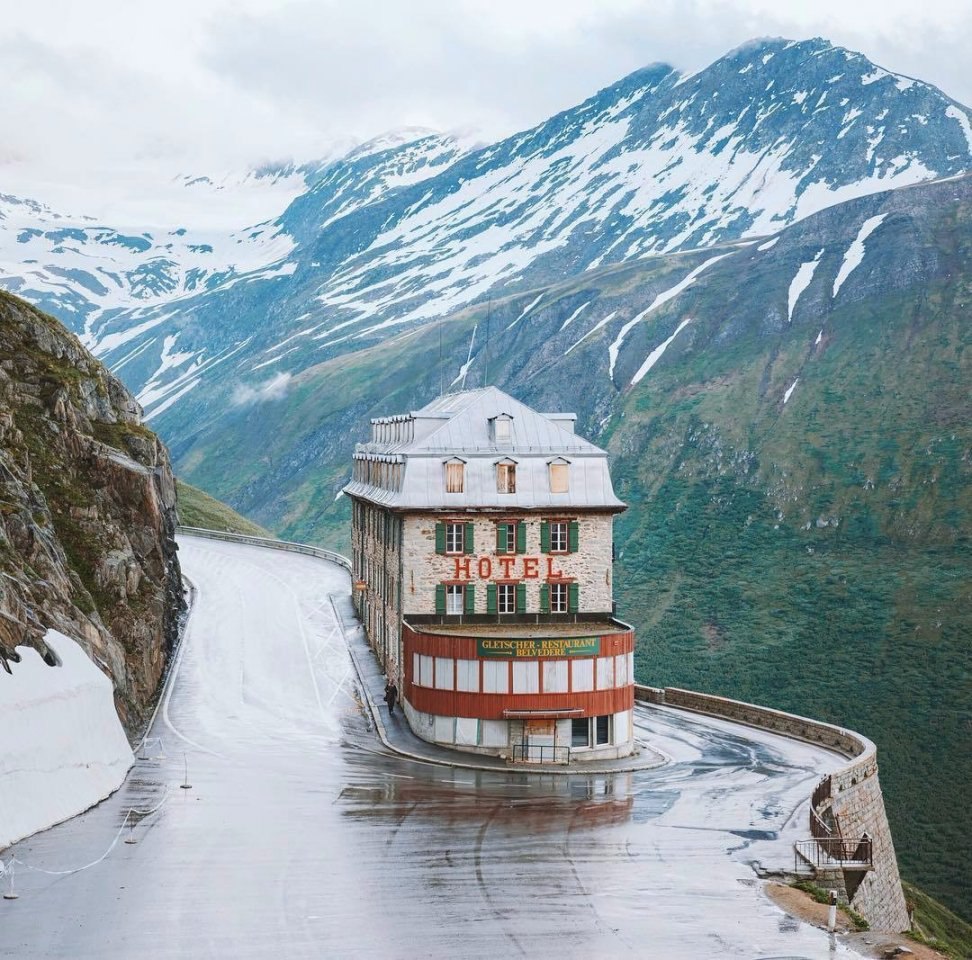 Отель в альпах. Отель Бельведер Швейцария. The Gletscher Belvedere Hotel Швейцария. Отель в горах швейцарские Альпы. Отель Бельведер Швейцария внутри.