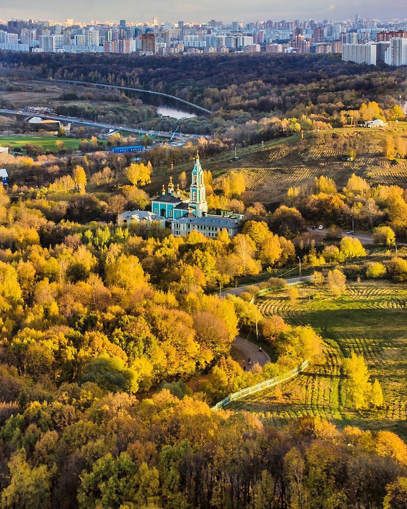 В крылатском фото