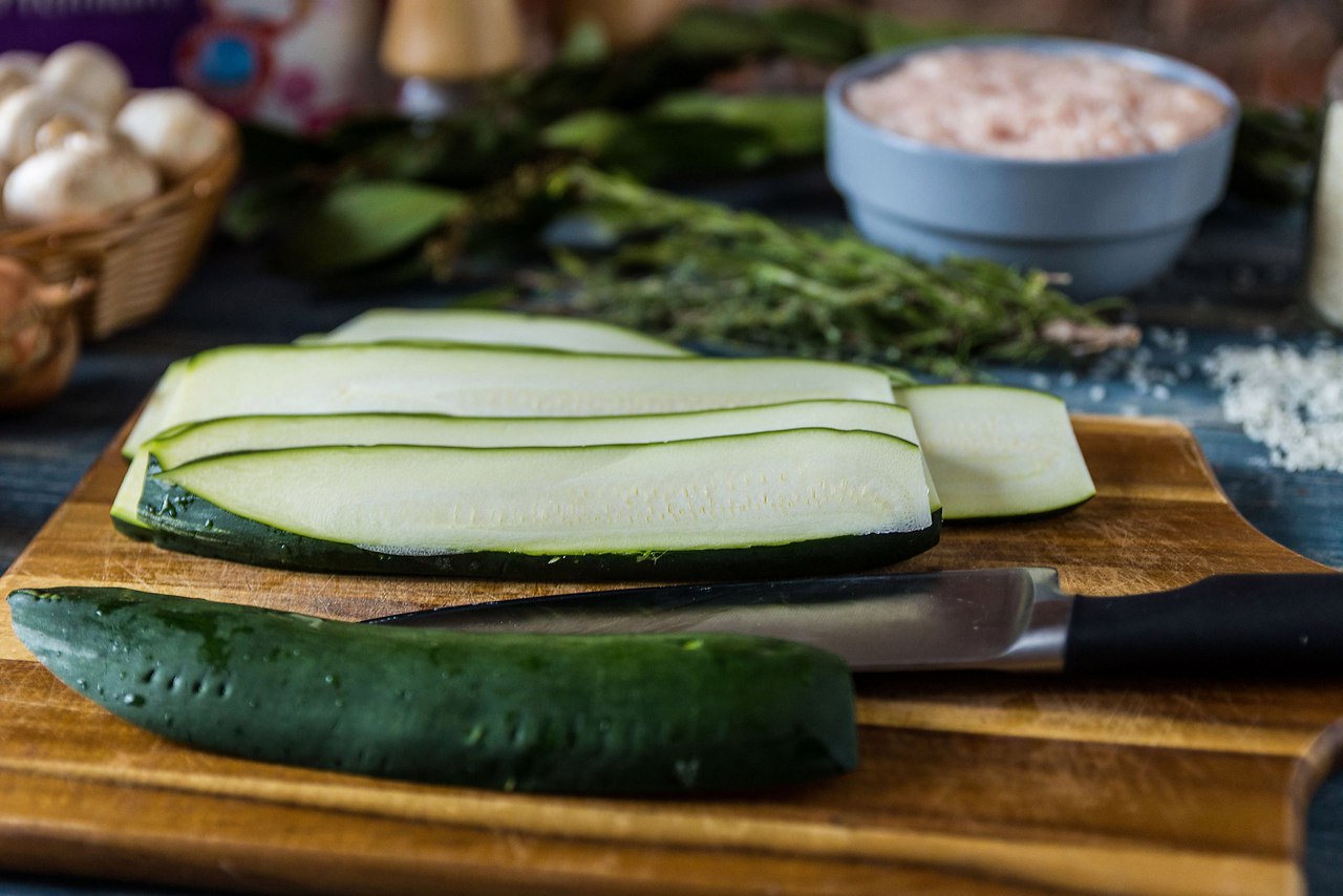 Кабачковый пирог с огурцами