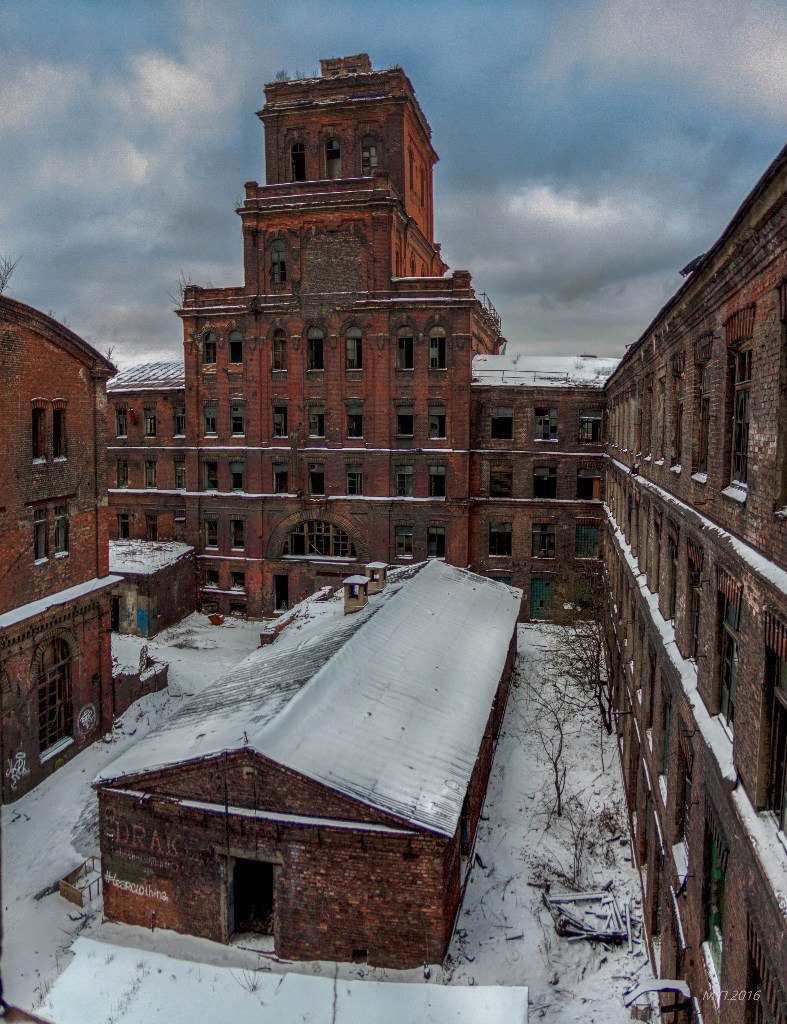 Фото красного треугольника в питере