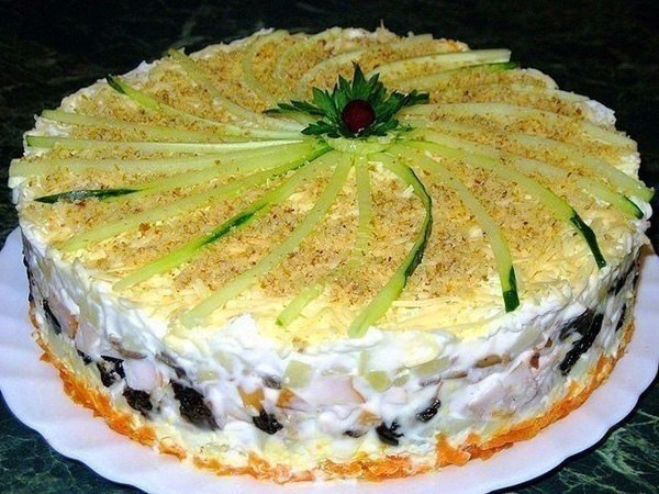 Подборка лучших рецептов салатов-тортов, которые всегда украсят Ваш праздничный стол .1. ... - 9