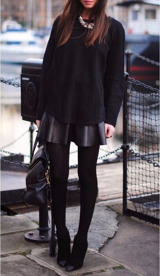 Черный свитер с черной юбкой