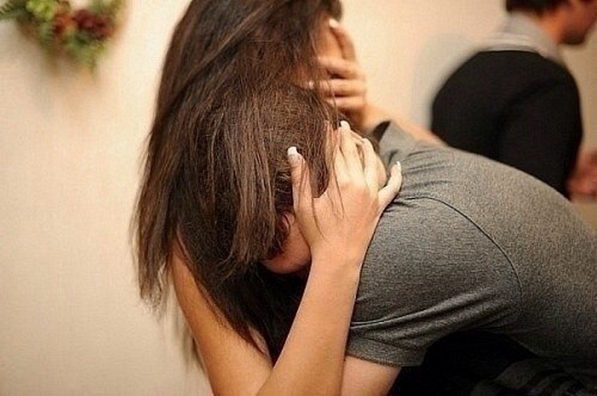 Нравится ли мужчинам когда девушки запускают руки в их волосы