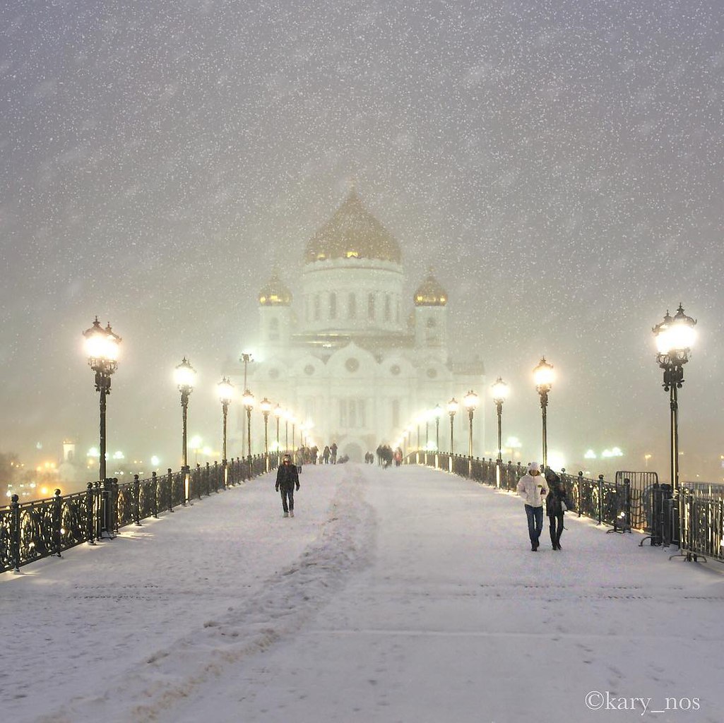 Москва всегда москва. Храм Христа Спасителя снег зима. Храм Христа Спасителя зима ночь. Храм Христа Спасителя в Москве в снегопад. Храм Христа Спасителя зимой в снегу.