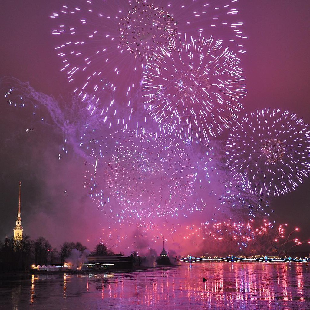 Салют сегодня в санкт петербурге фото