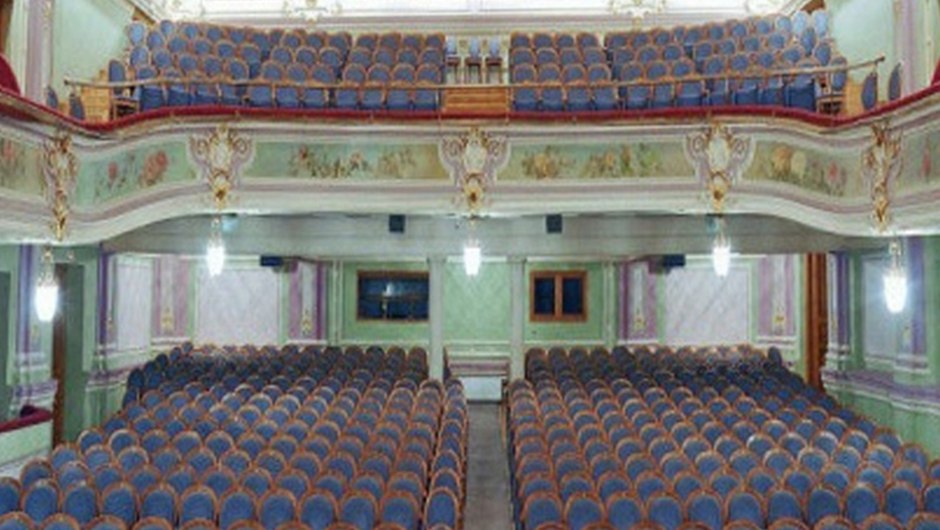 Театр имени комиссаржевской зал